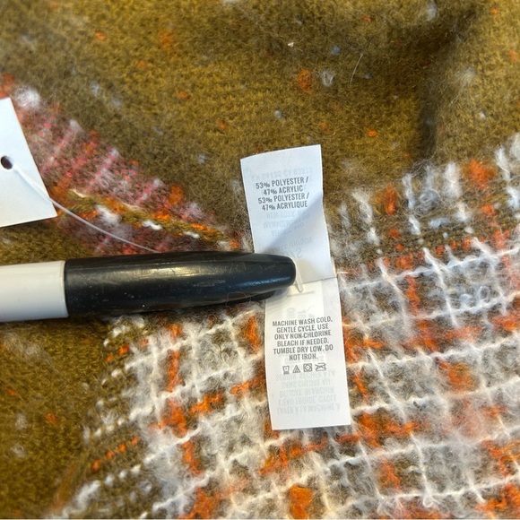 *NWT* Aerie Green, Pink Plaid Poncho/Cape Sweater, One Size, Fringe, Cardigan - Picture 8 of 11